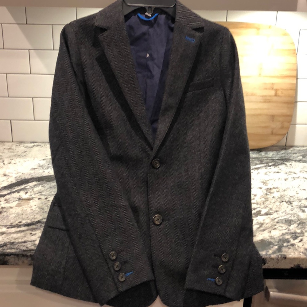 Mini Biden sport coat. Worn maybe 3 times.